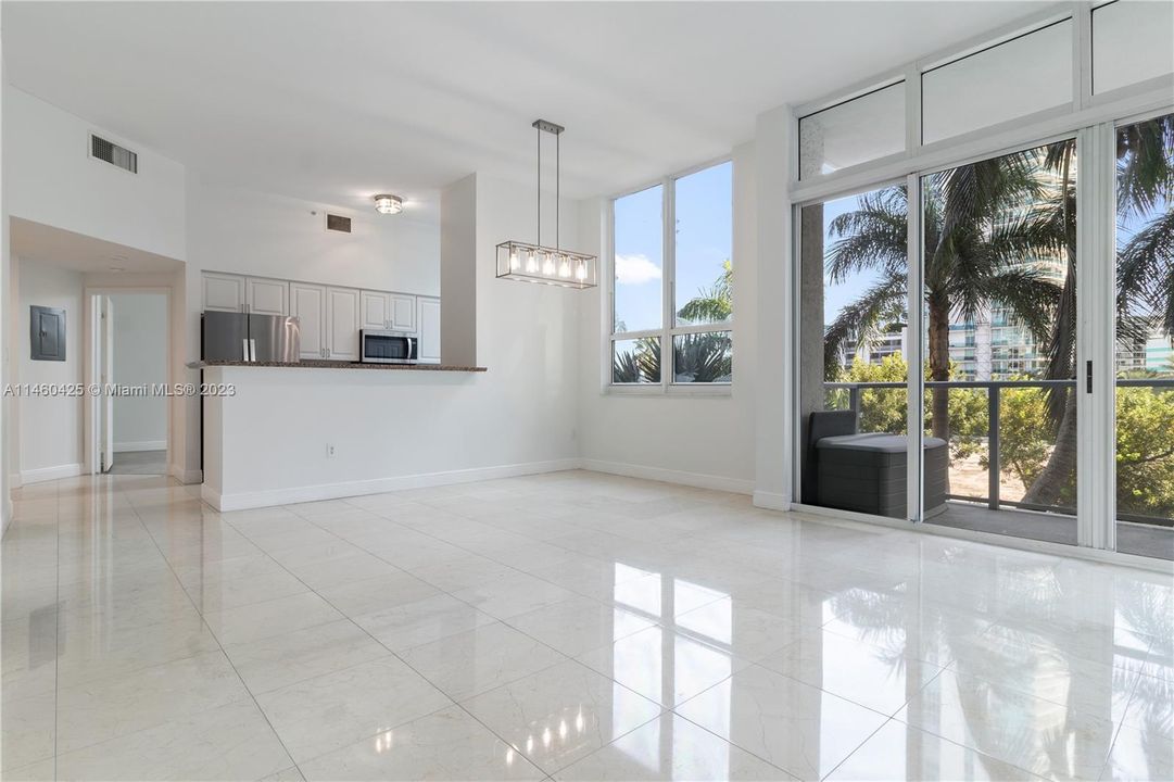 Recently Rented: $4,500 (2 beds, 2 baths, 1200 Square Feet)