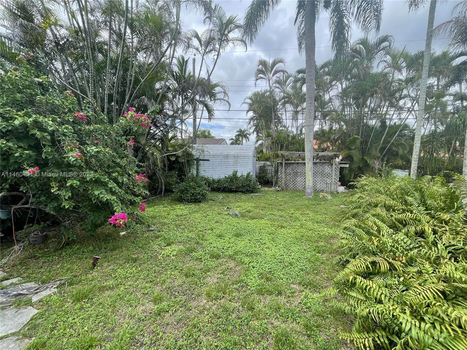 Recently Sold: $750,000 (3 beds, 2 baths, 2356 Square Feet)