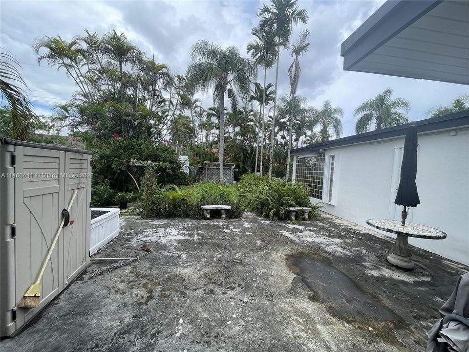 Recently Sold: $750,000 (3 beds, 2 baths, 2356 Square Feet)