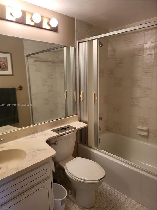 最近售出: $168,000 (2 贝兹, 2 浴室, 1170 平方英尺)