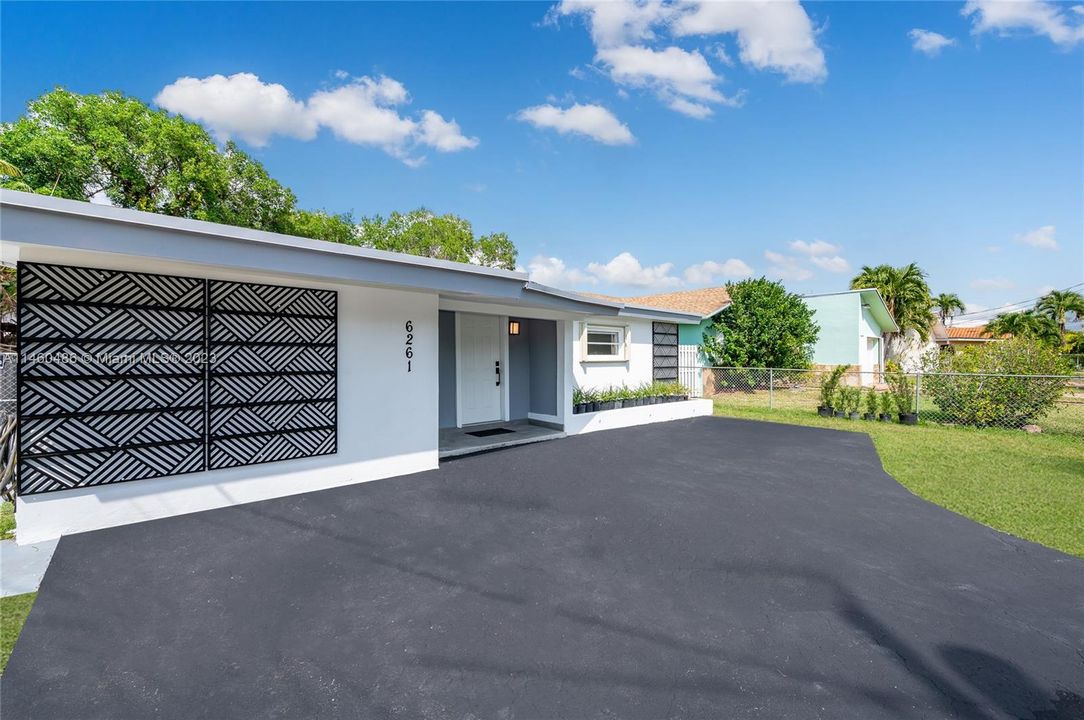 Vendido Recientemente: $824,900 (4 camas, 2 baños, 2060 Pies cuadrados)