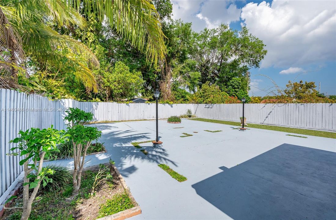 Vendido Recientemente: $824,900 (4 camas, 2 baños, 2060 Pies cuadrados)