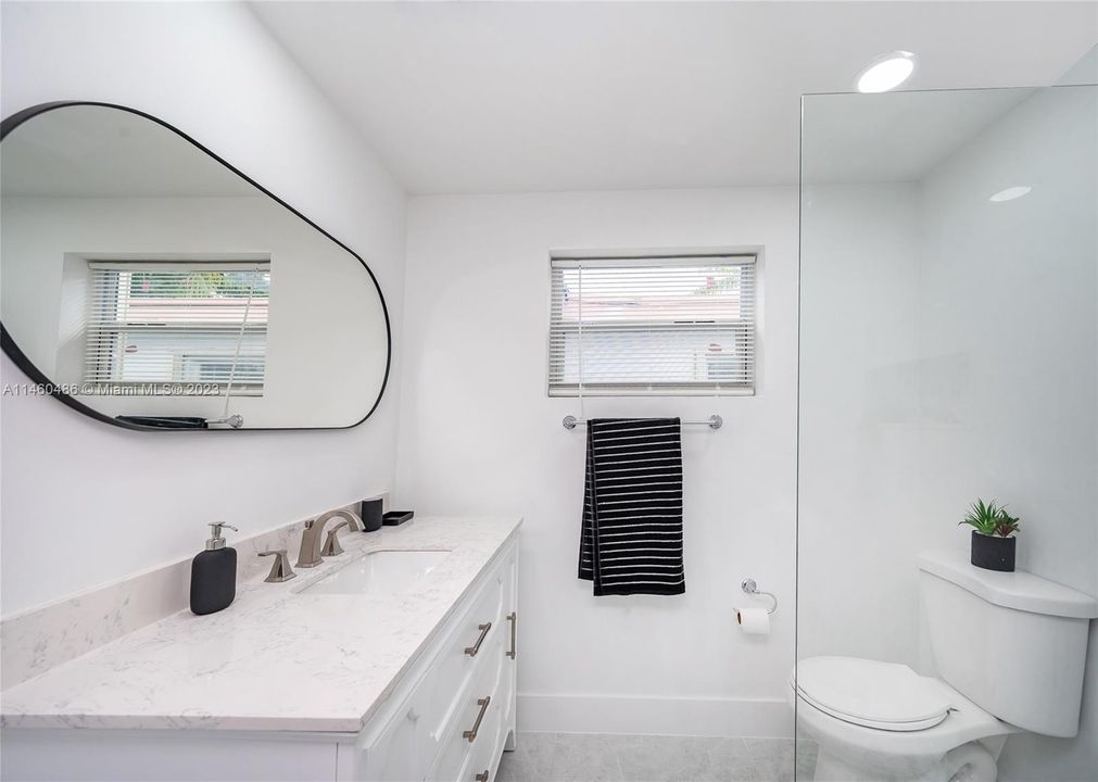 Vendido Recientemente: $824,900 (4 camas, 2 baños, 2060 Pies cuadrados)