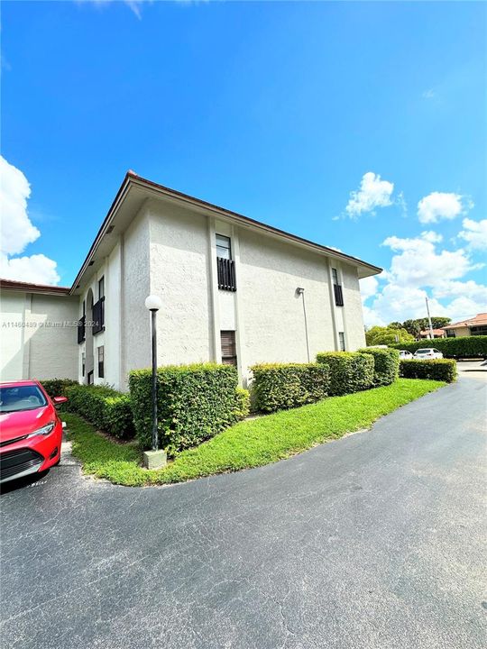 Active With Contract: $189,990 (2 beds, 2 baths, 800 Square Feet)