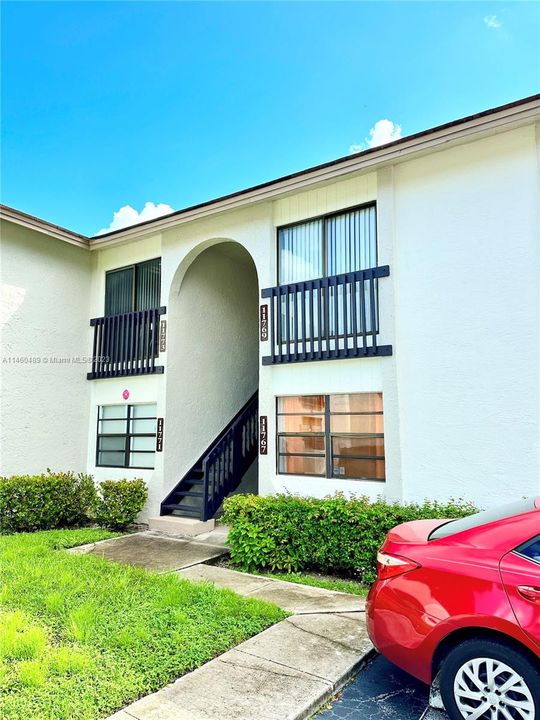 Active With Contract: $189,990 (2 beds, 2 baths, 800 Square Feet)