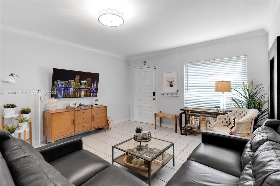 Vendido Recientemente: $639,999 (2 camas, 1 baños, 918 Pies cuadrados)