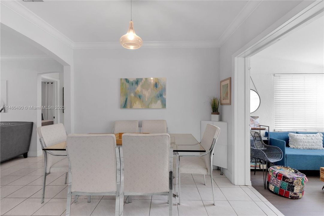 Vendido Recientemente: $639,999 (2 camas, 1 baños, 918 Pies cuadrados)