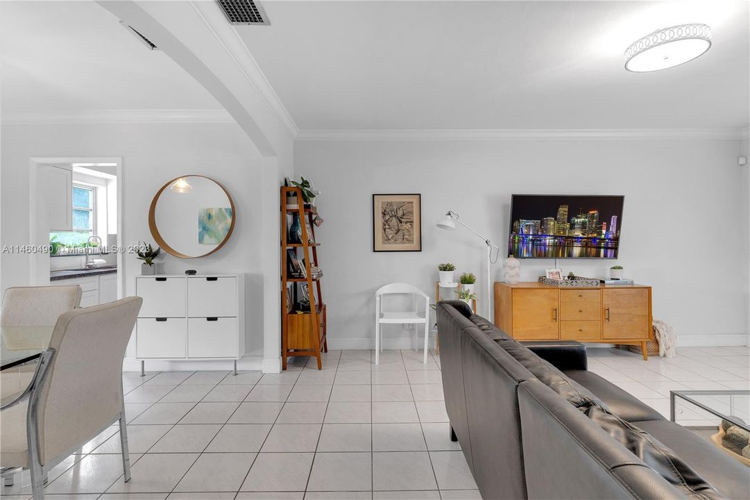 Vendido Recientemente: $639,999 (2 camas, 1 baños, 918 Pies cuadrados)