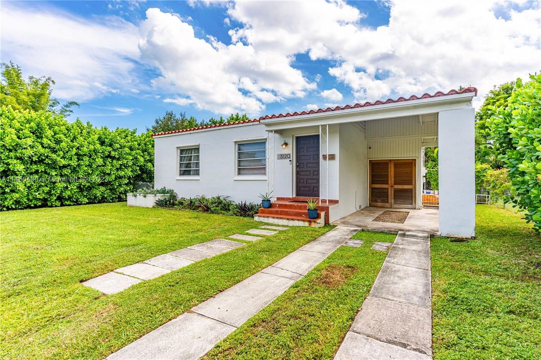 Vendido Recientemente: $639,999 (2 camas, 1 baños, 918 Pies cuadrados)