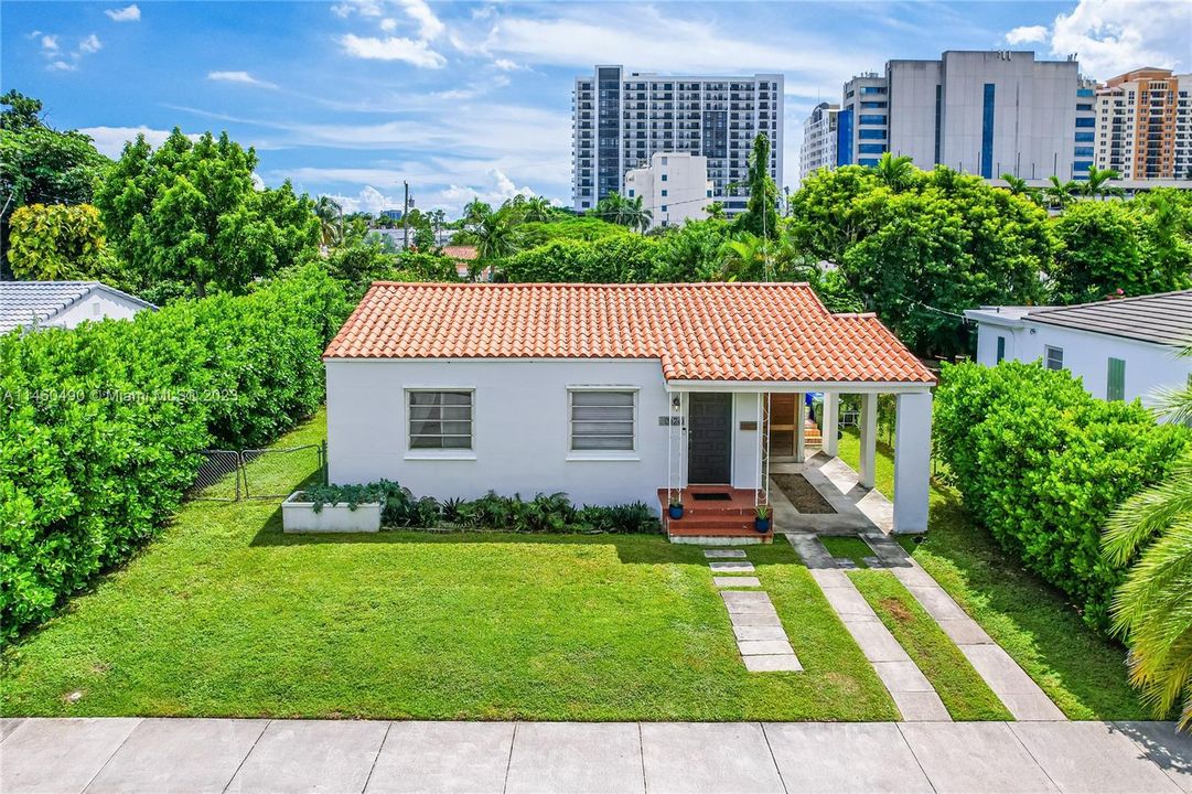 Vendido Recientemente: $639,999 (2 camas, 1 baños, 918 Pies cuadrados)