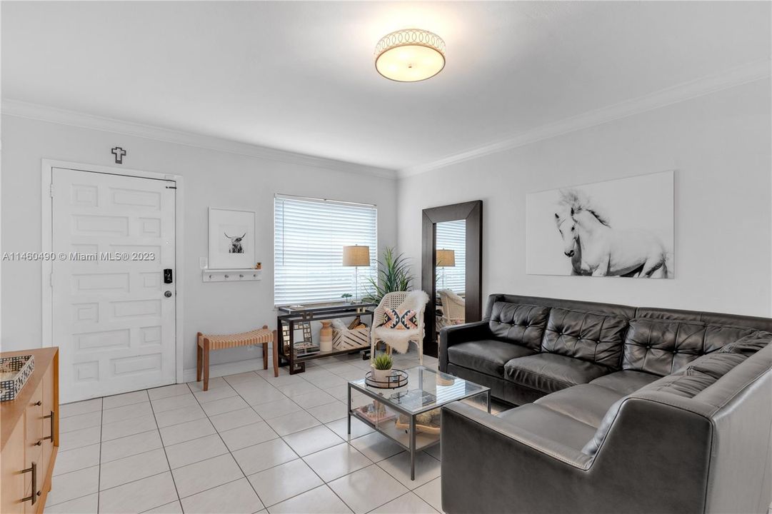 Vendido Recientemente: $639,999 (2 camas, 1 baños, 918 Pies cuadrados)