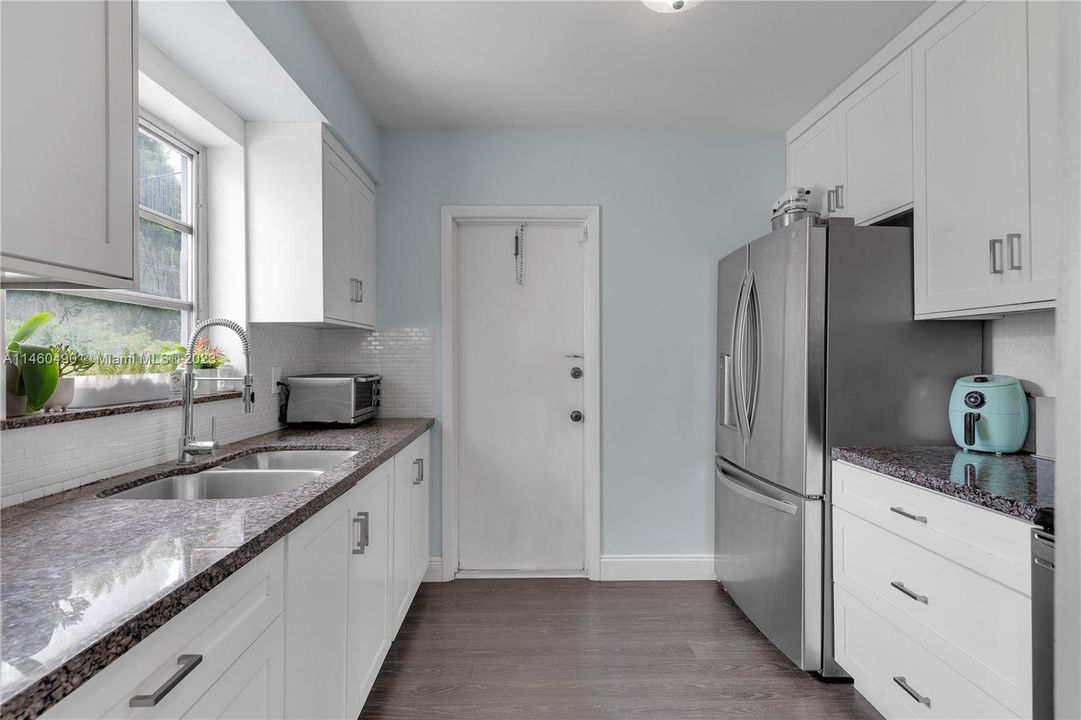 Vendido Recientemente: $639,999 (2 camas, 1 baños, 918 Pies cuadrados)