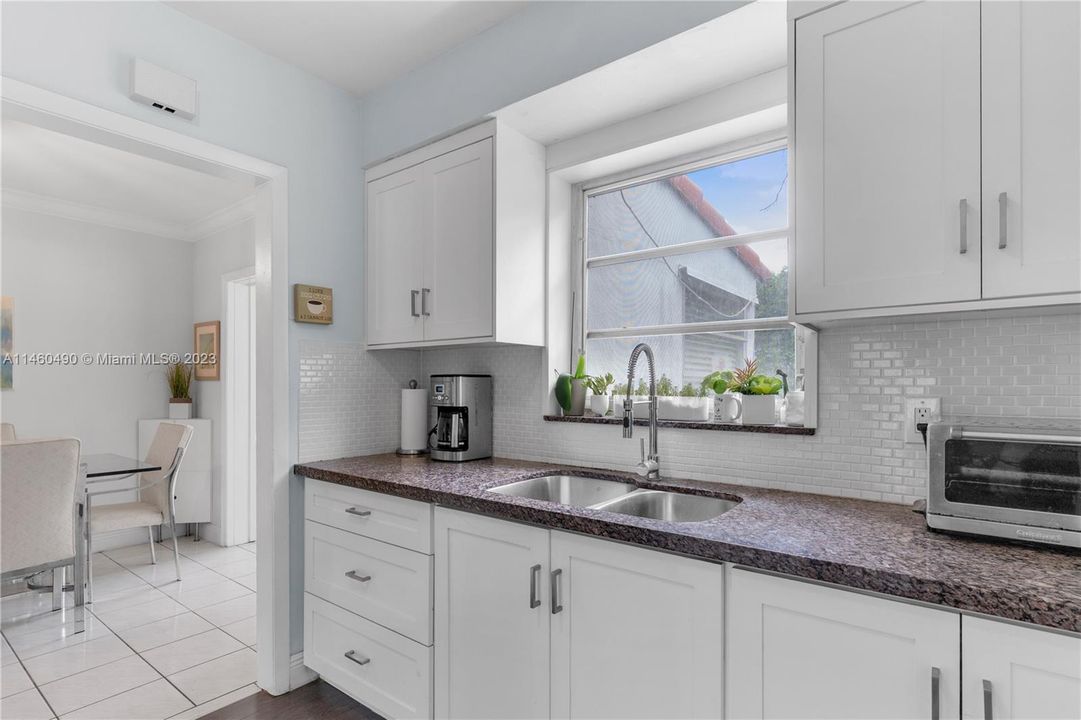 Vendido Recientemente: $639,999 (2 camas, 1 baños, 918 Pies cuadrados)