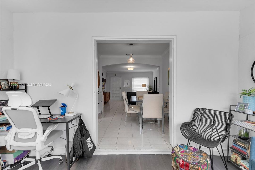 Vendido Recientemente: $639,999 (2 camas, 1 baños, 918 Pies cuadrados)