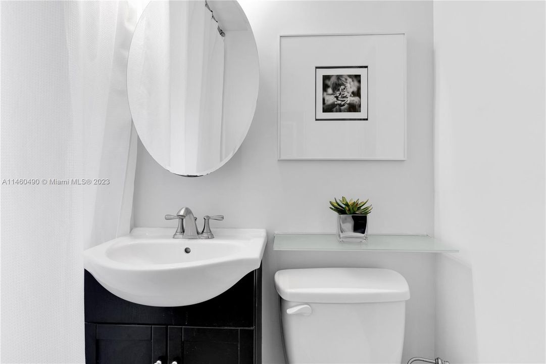 Vendido Recientemente: $639,999 (2 camas, 1 baños, 918 Pies cuadrados)