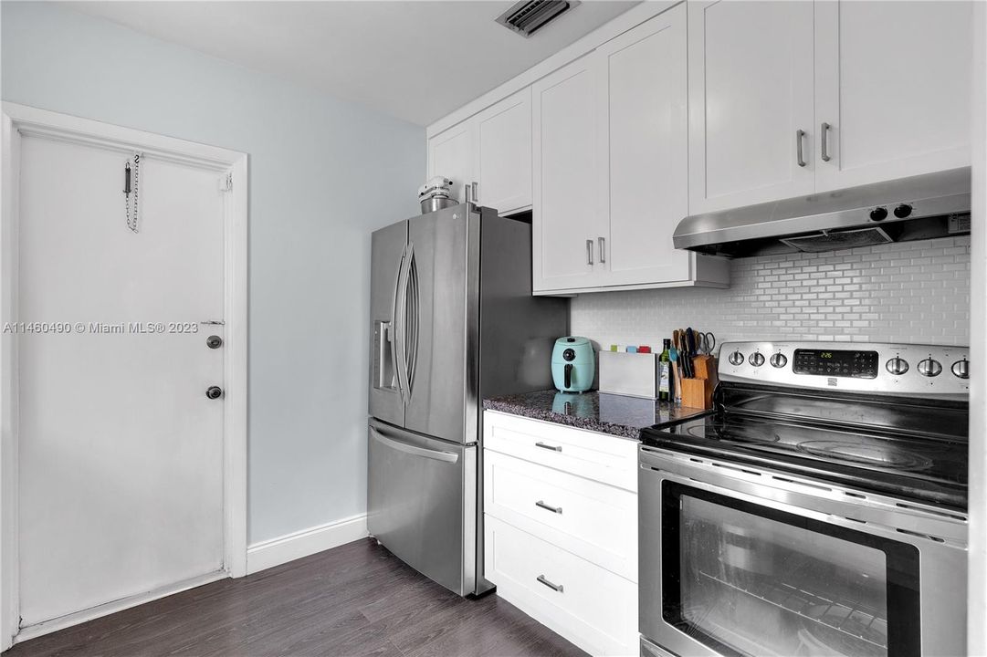 Vendido Recientemente: $639,999 (2 camas, 1 baños, 918 Pies cuadrados)