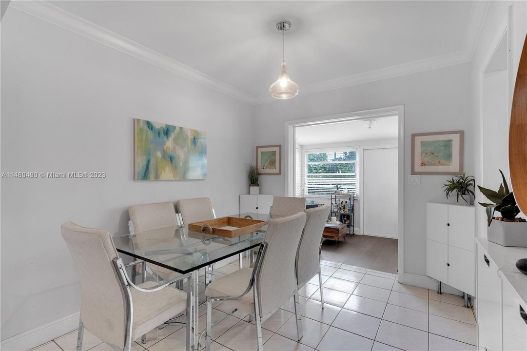 Vendido Recientemente: $639,999 (2 camas, 1 baños, 918 Pies cuadrados)