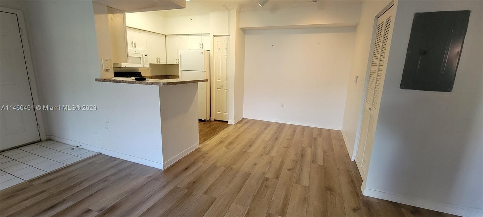 Recently Rented: $1,800 (1 beds, 1 baths, 713 Square Feet)