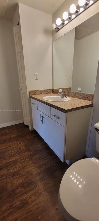 Recently Rented: $1,800 (1 beds, 1 baths, 713 Square Feet)
