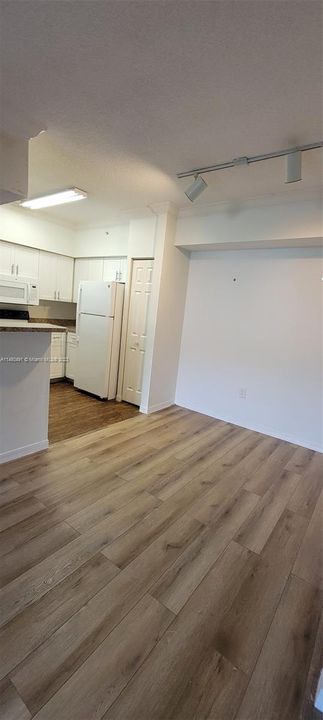 Recently Rented: $1,800 (1 beds, 1 baths, 713 Square Feet)