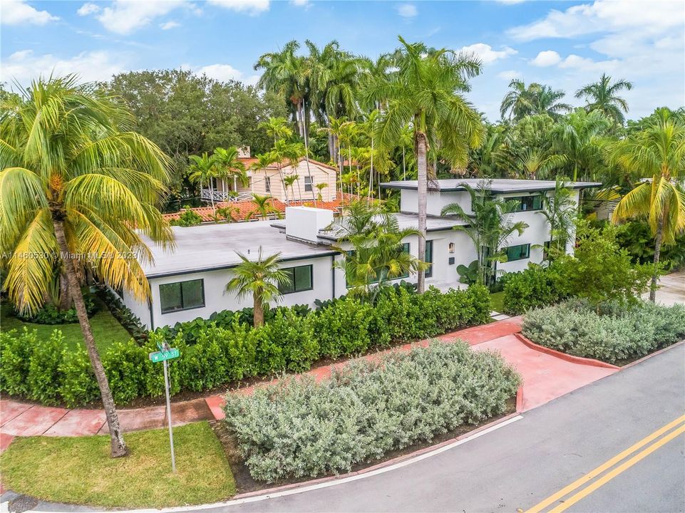Recently Sold: $3,250,000 (5 beds, 3 baths, 2761 Square Feet)