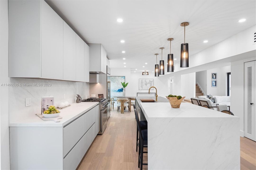 Recently Sold: $3,250,000 (5 beds, 3 baths, 2761 Square Feet)