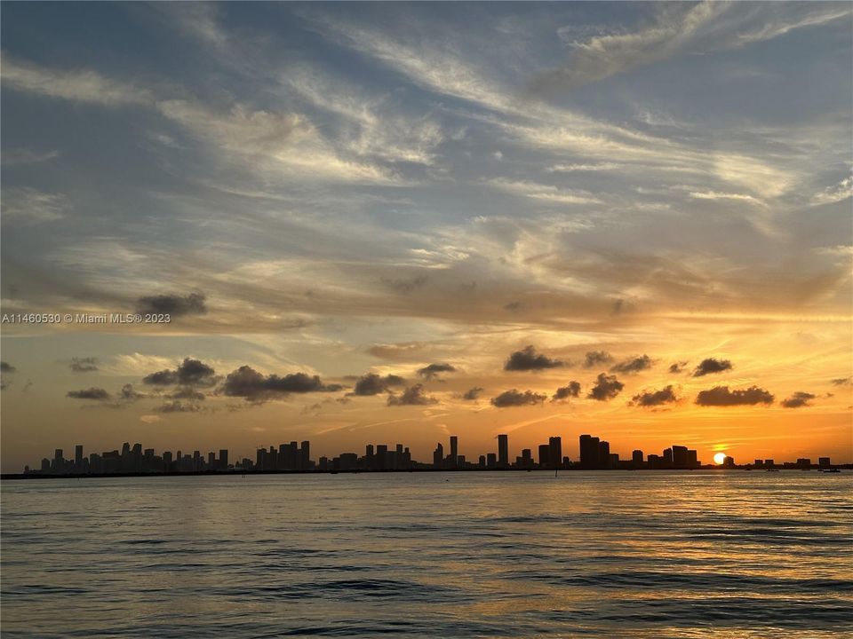 Recently Sold: $3,250,000 (5 beds, 3 baths, 2761 Square Feet)