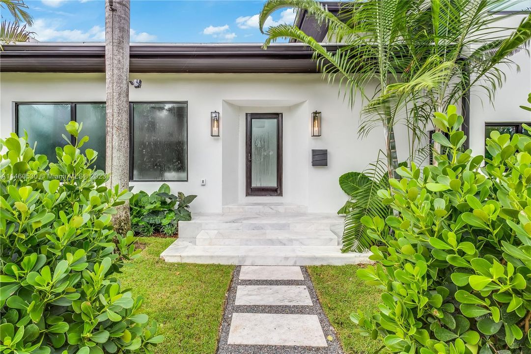 Recently Sold: $3,250,000 (5 beds, 3 baths, 2761 Square Feet)