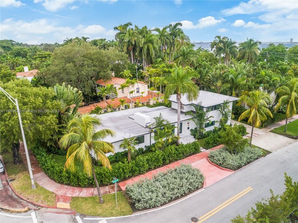 Recently Sold: $3,250,000 (5 beds, 3 baths, 2761 Square Feet)