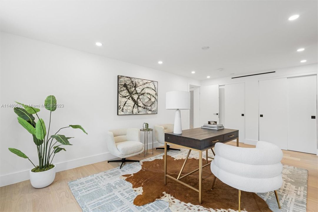 Recently Sold: $3,250,000 (5 beds, 3 baths, 2761 Square Feet)