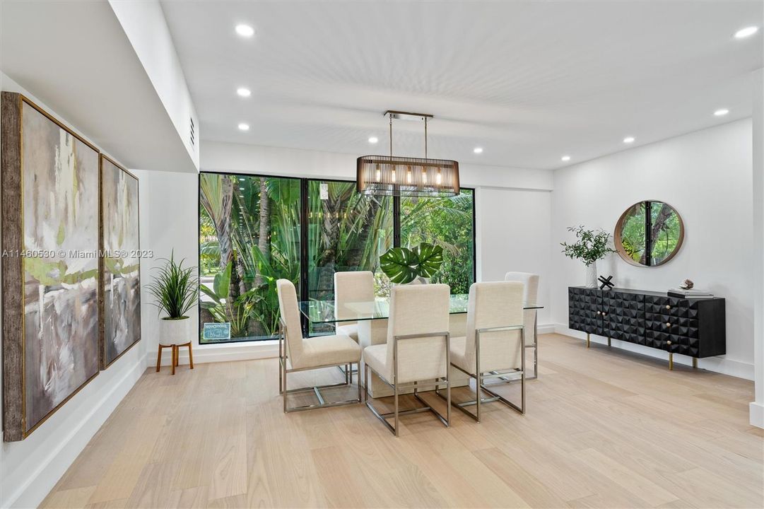 Recently Sold: $3,250,000 (5 beds, 3 baths, 2761 Square Feet)