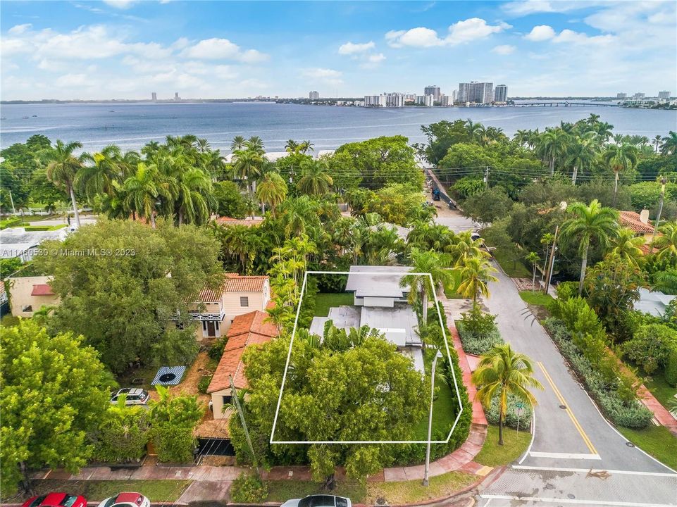 Recently Sold: $3,250,000 (5 beds, 3 baths, 2761 Square Feet)