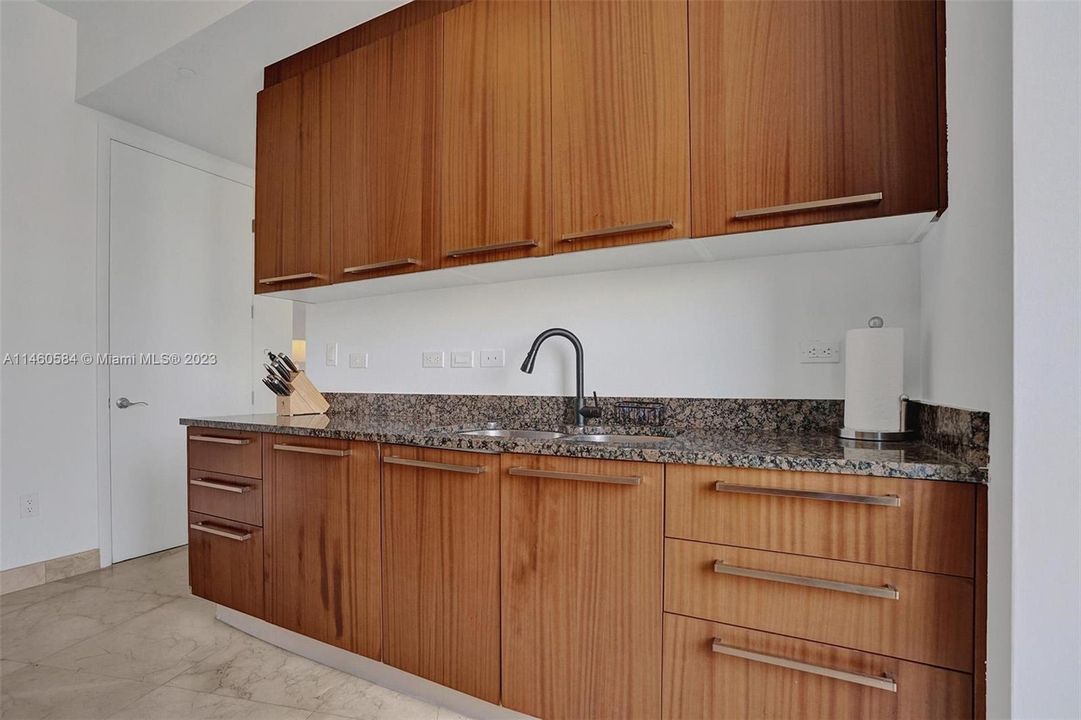 Recently Rented: $7,500 (2 beds, 2 baths, 1435 Square Feet)