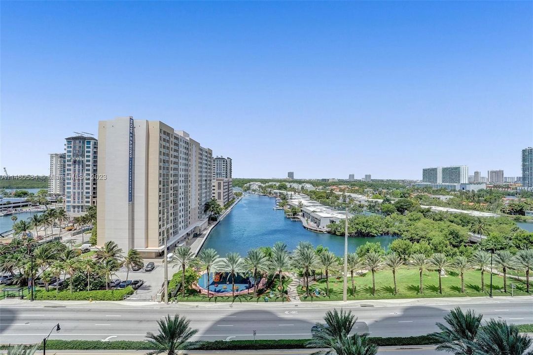 Recently Rented: $7,500 (2 beds, 2 baths, 1435 Square Feet)