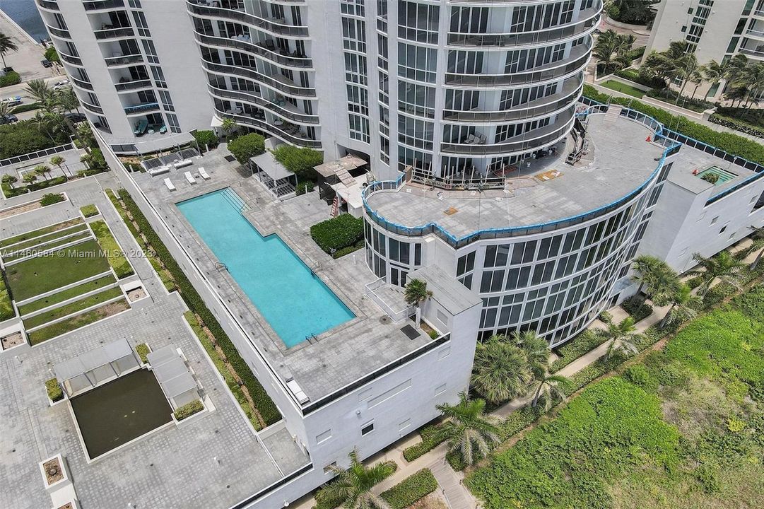 Recently Rented: $7,500 (2 beds, 2 baths, 1435 Square Feet)