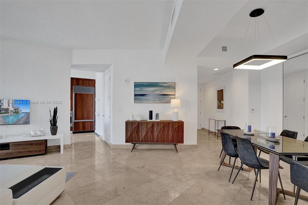 Recently Rented: $7,500 (2 beds, 2 baths, 1435 Square Feet)