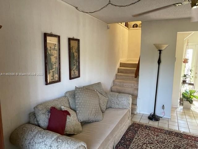 Recently Rented: $1,750 (2 beds, 1 baths, 944 Square Feet)