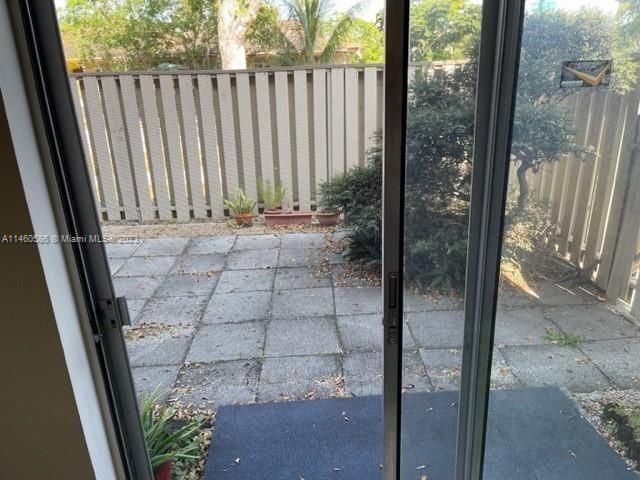 Recently Rented: $1,750 (2 beds, 1 baths, 944 Square Feet)