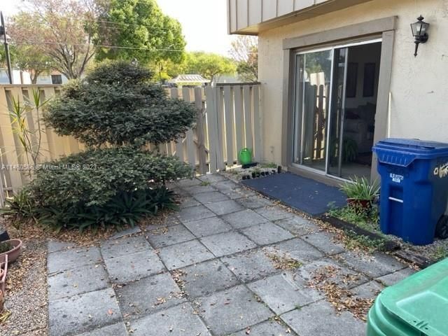 Recently Rented: $1,750 (2 beds, 1 baths, 944 Square Feet)