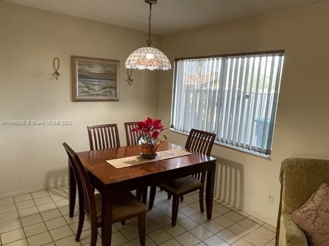 Recently Rented: $1,750 (2 beds, 1 baths, 944 Square Feet)