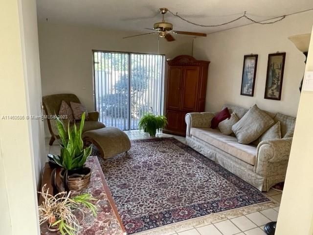 Recently Rented: $1,750 (2 beds, 1 baths, 944 Square Feet)