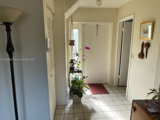 Recently Rented: $1,750 (2 beds, 1 baths, 944 Square Feet)