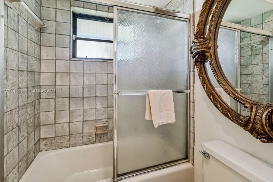 2nd part of the bathroom. 5 of the 6 Bathrooms have tubs!