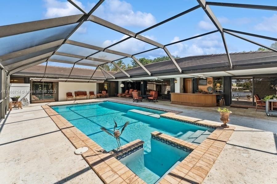 Notice that there is a "Minni-Jacuzzi" space in the bottom corner of the pool! What a great entertaining space inside the Domed screen Pool-Patio,pace
