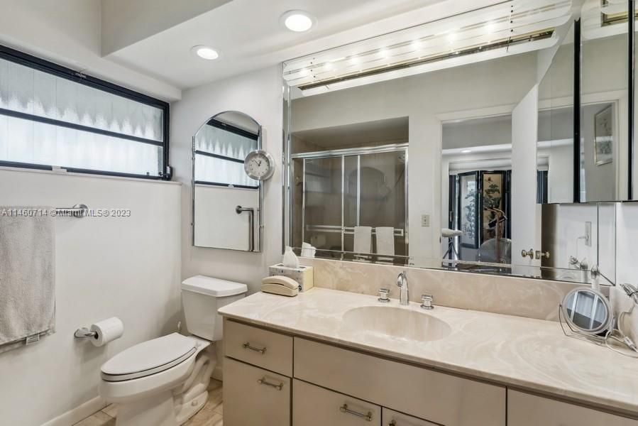 The Master Bath has a Roman tub, a shower, double vanities and opens in to a Lani area.