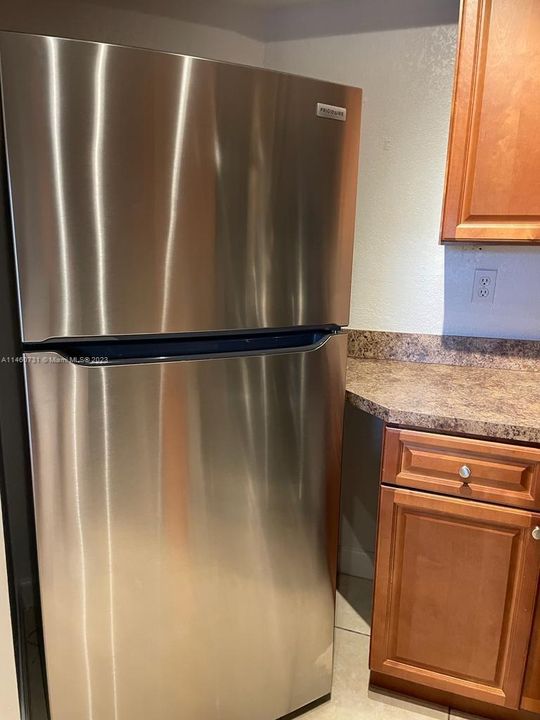 Recently Rented: $2,200 (2 beds, 1 baths, 828 Square Feet)