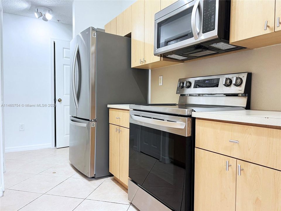 Recently Rented: $2,200 (2 beds, 2 baths, 1061 Square Feet)