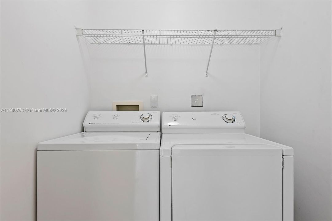 Recently Rented: $2,200 (2 beds, 2 baths, 1061 Square Feet)