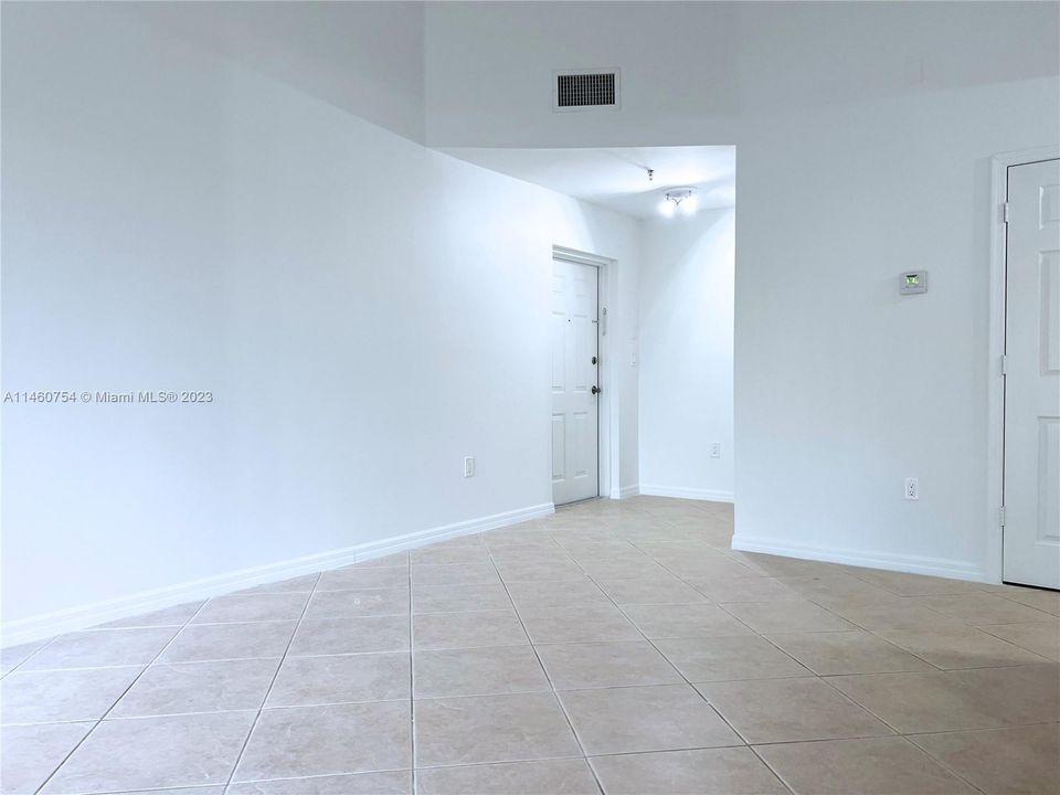 Recently Rented: $2,200 (2 beds, 2 baths, 1061 Square Feet)