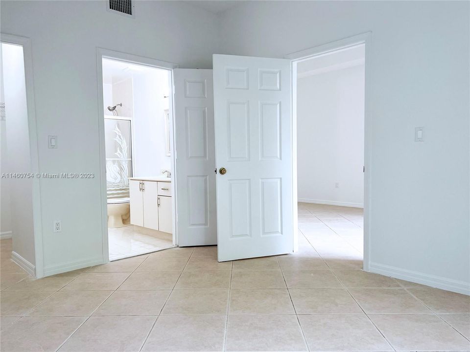 Recently Rented: $2,200 (2 beds, 2 baths, 1061 Square Feet)